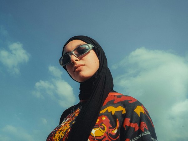 Elevate Your West End Evening: Chic Midi Dress Outfit Inspirations for an Unforgettable London Theater Night